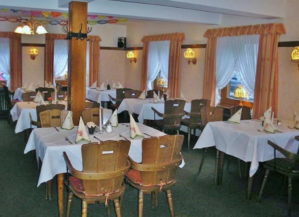 Hotel Restaurant Schmidter Bauernstube Nideggen Exterior photo